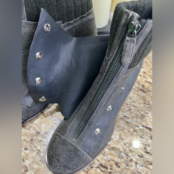 CHANEL Charcoal Distressed Leather & Tweed Knit Cuff CC Button Ankle Boots 42 - Picture 7 of 16